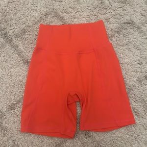 Ptula Yvette Short 6”, size small in “Sun Kissed”
